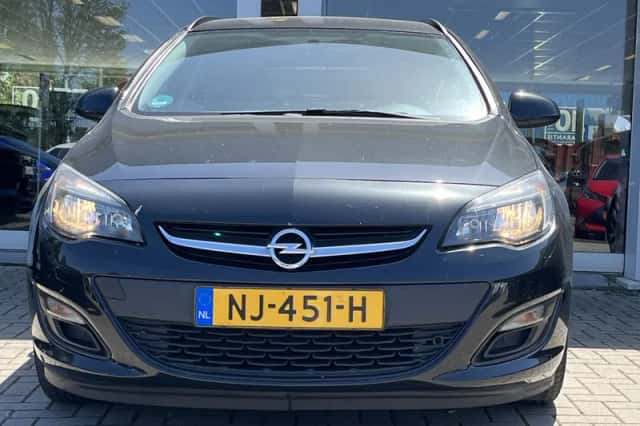 Opel Astra (2015) thumbnail 3