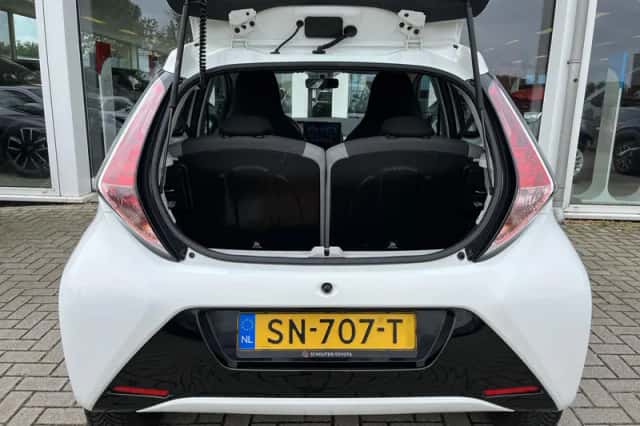 Toyota Aygo (2018) thumbnail 11