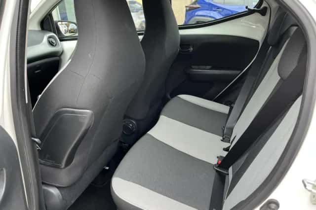 Toyota Aygo (2018) thumbnail 12