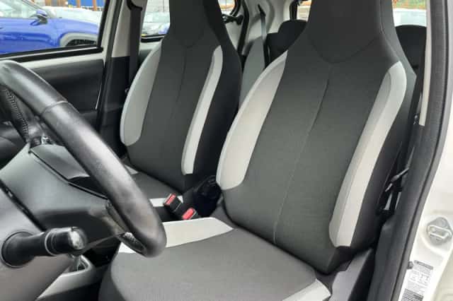 Toyota Aygo (2018) thumbnail 15