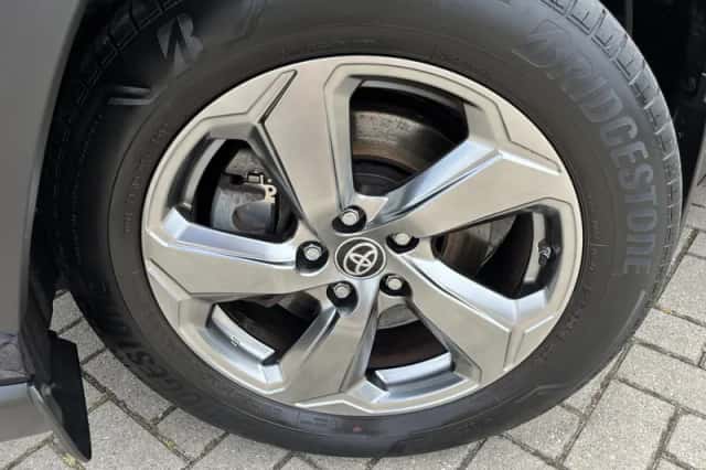 Toyota RAV4 (2020) thumbnail 2