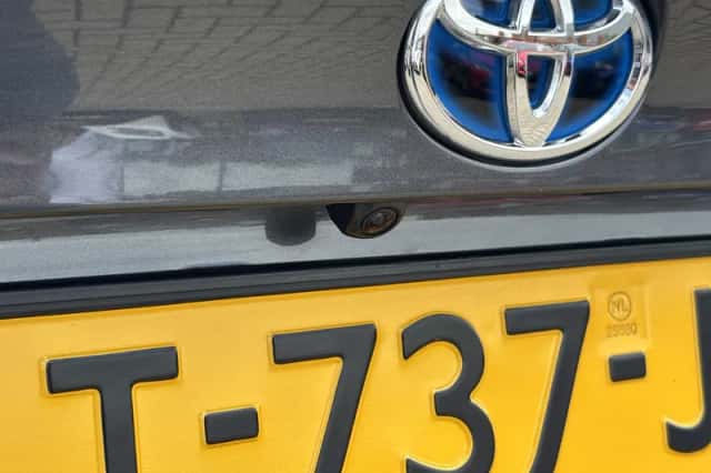 Toyota C-HR (2023) thumbnail 11