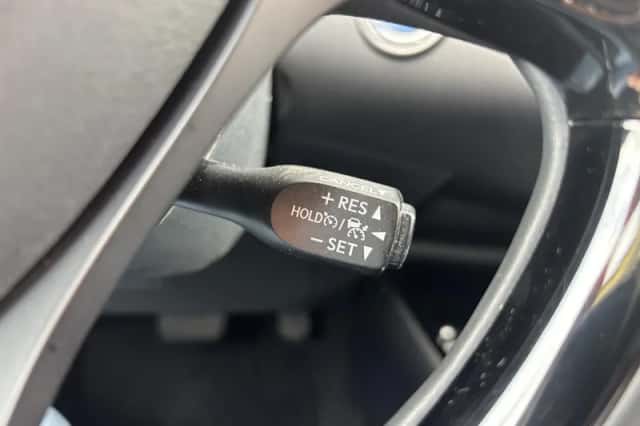 Toyota C-HR (2023) thumbnail 24