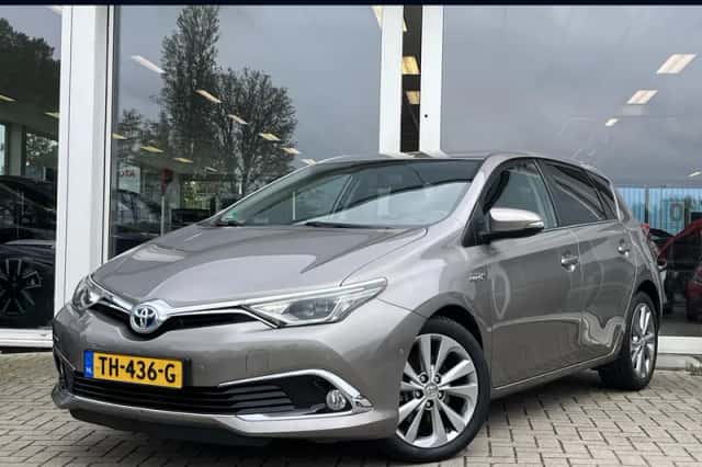 Toyota Auris (2016) thumbnail 1