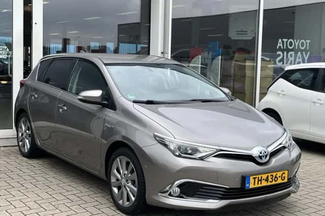 Toyota Auris (2016) thumbnail 6