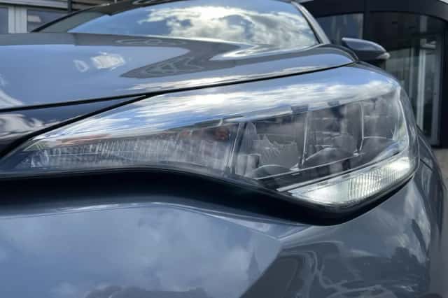 Toyota C-HR (2023) thumbnail 2