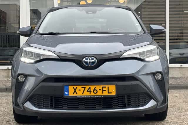 Toyota C-HR (2023) thumbnail 5