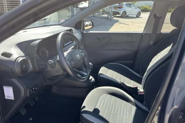 Hyundai i10 (2021) thumbnail 3
