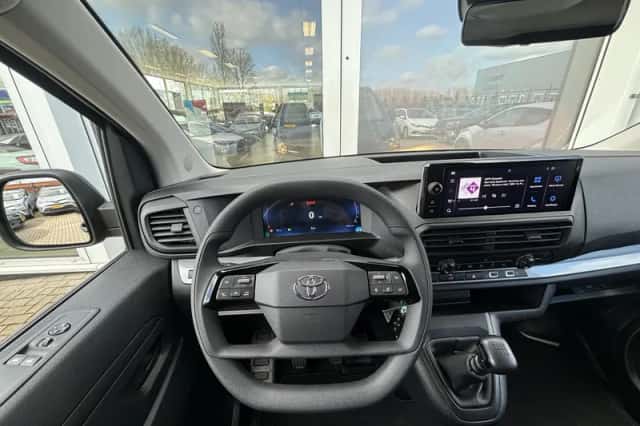 Toyota Proace (2024) thumbnail 2