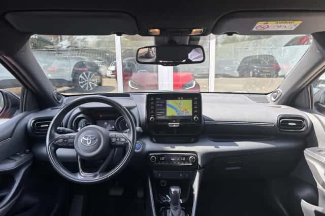 Toyota Yaris (2021) thumbnail 2