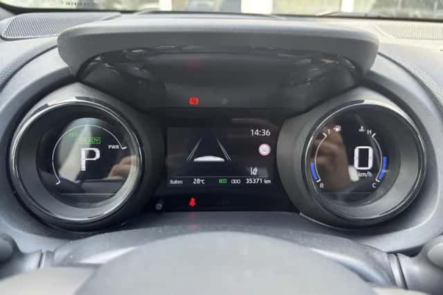 Toyota Yaris (2021) thumbnail 3
