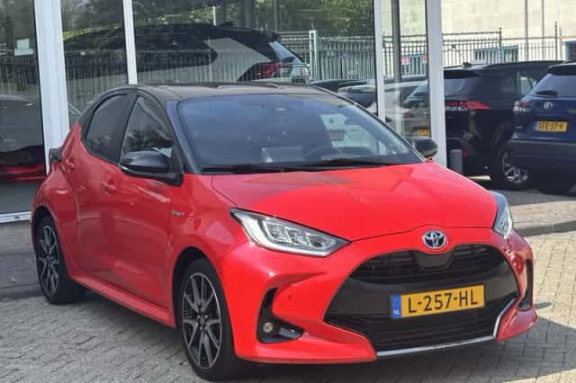 Toyota Yaris (2021) thumbnail 4