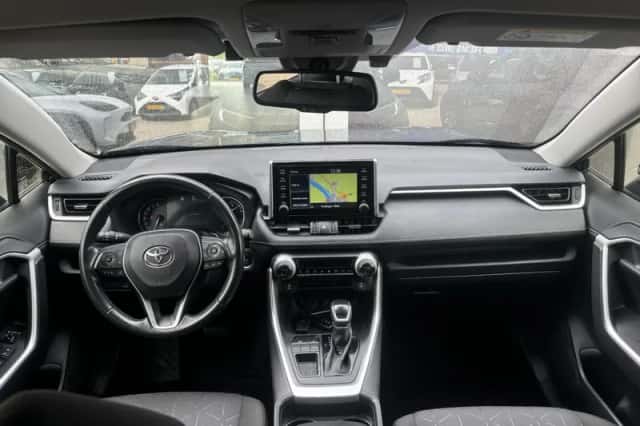 Toyota RAV4 (2020) thumbnail 2
