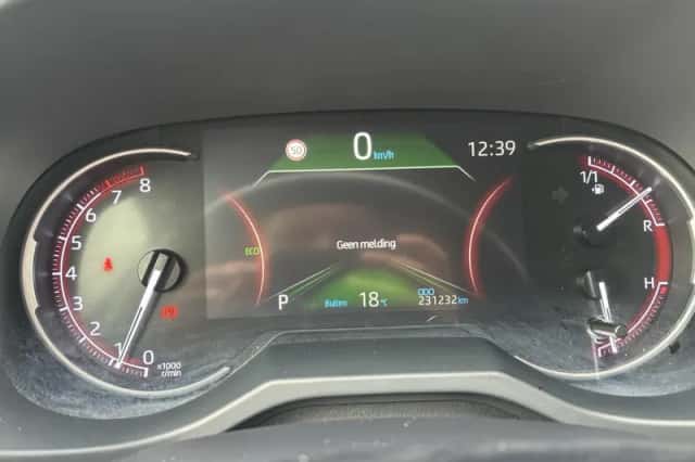 Toyota RAV4 (2020) thumbnail 3