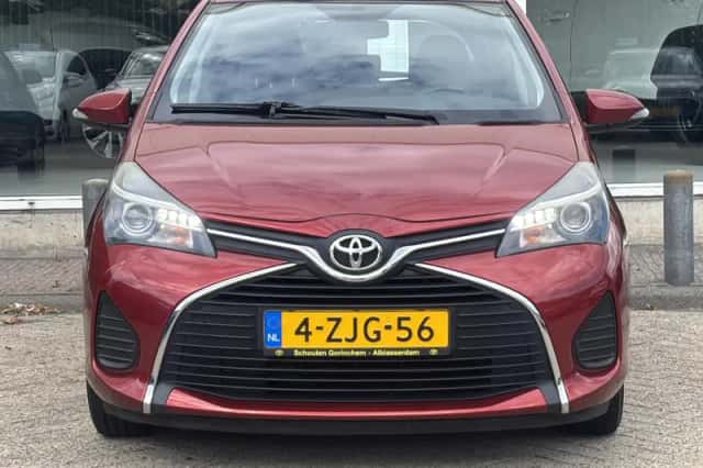Toyota Yaris (2015) thumbnail 4