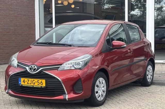 Toyota Yaris (2015) thumbnail 5