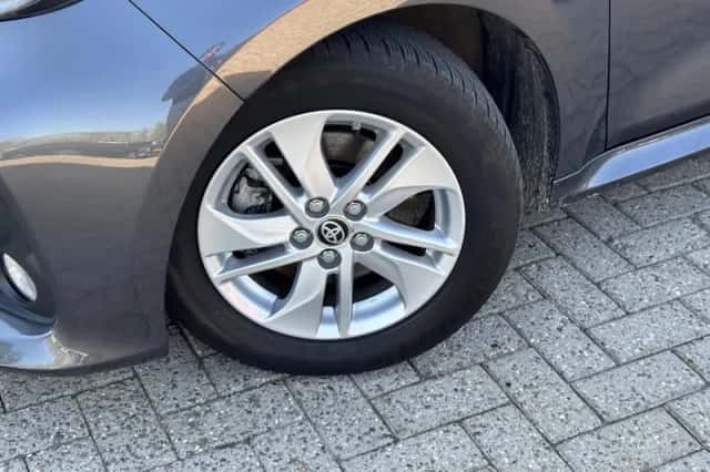 Toyota Yaris (2025) thumbnail 2