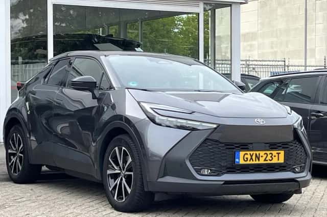 Toyota C-HR (2024) thumbnail 3