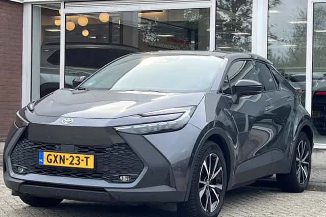 Toyota C-HR (2024) thumbnail 4
