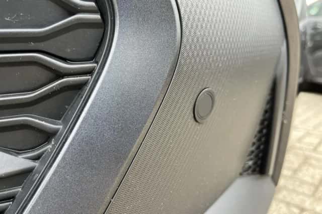 Toyota C-HR (2024) thumbnail 5
