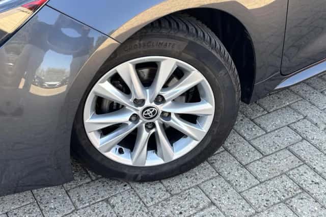 Toyota Corolla (2023) thumbnail 3