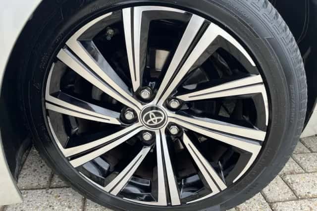 Toyota Corolla (2022) thumbnail 2