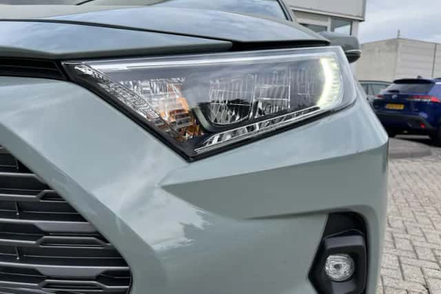 Toyota RAV4 (2022) thumbnail 3