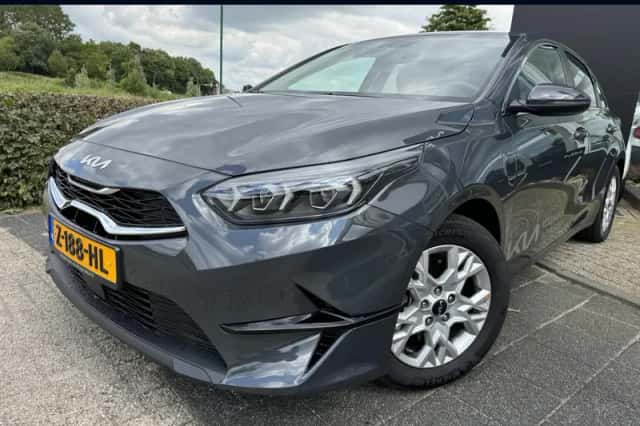 Kia Ceed (2024) thumbnail 1