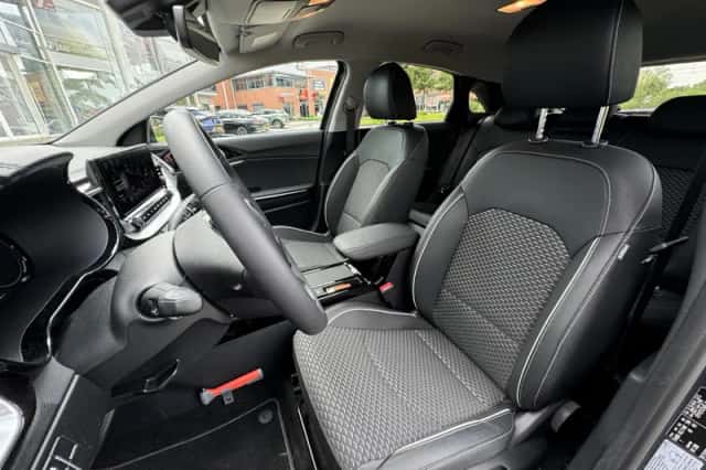 Kia Ceed (2024) thumbnail 8