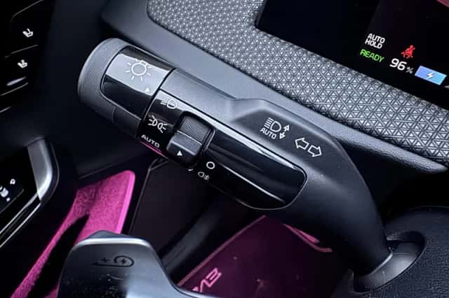 Kia EV6 (2024) thumbnail 23