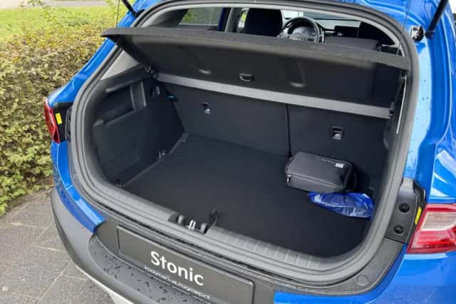 Kia Stonic (2025) thumbnail 4
