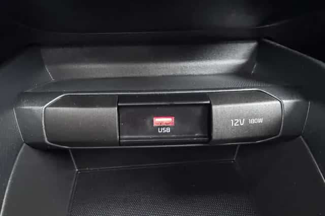 Kia Stonic (2023) thumbnail 23