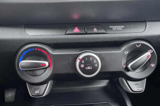Kia Stonic (2023) thumbnail 24