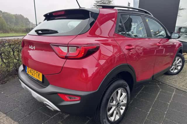 Kia Stonic (2023) thumbnail 4
