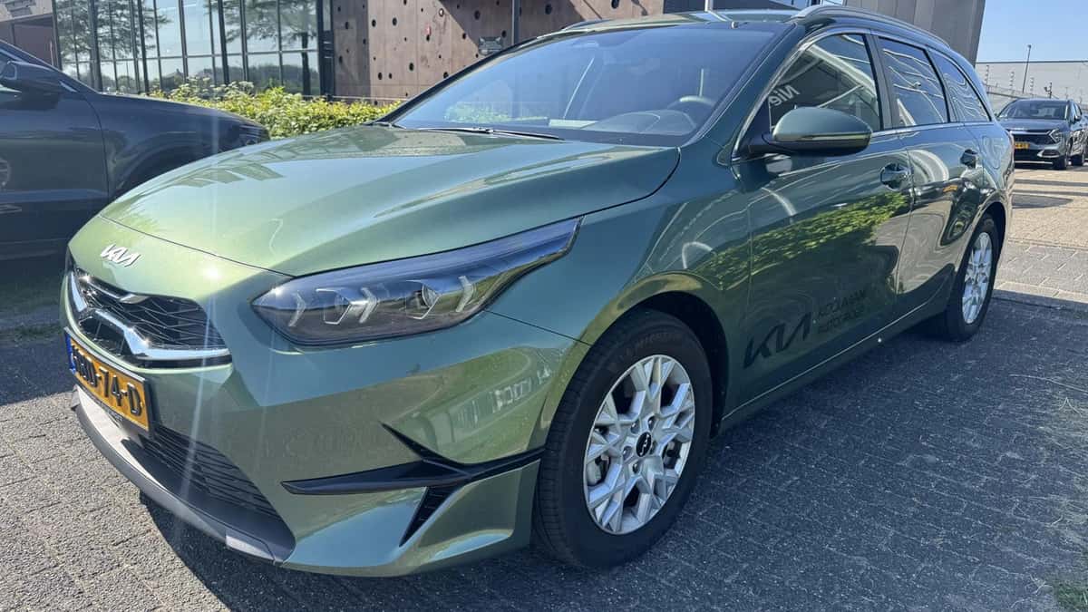 Kia Ceed Sportswagon (2025) — foto 1