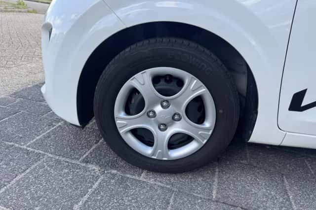 Kia Picanto (2024) thumbnail 2