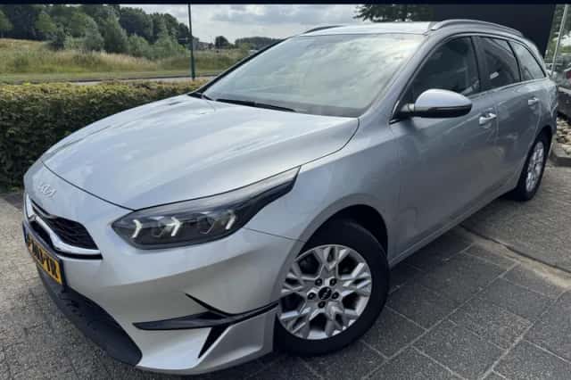 Kia Ceed Sportswagon (2022) thumbnail 1