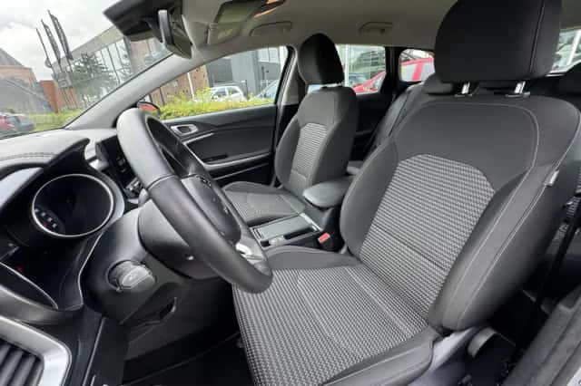 Kia Ceed Sportswagon (2024) thumbnail 4