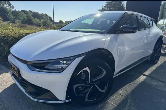 Kia EV6 (2024) thumbnail 1