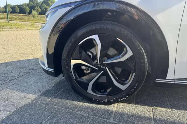 Kia EV6 (2024) thumbnail 2