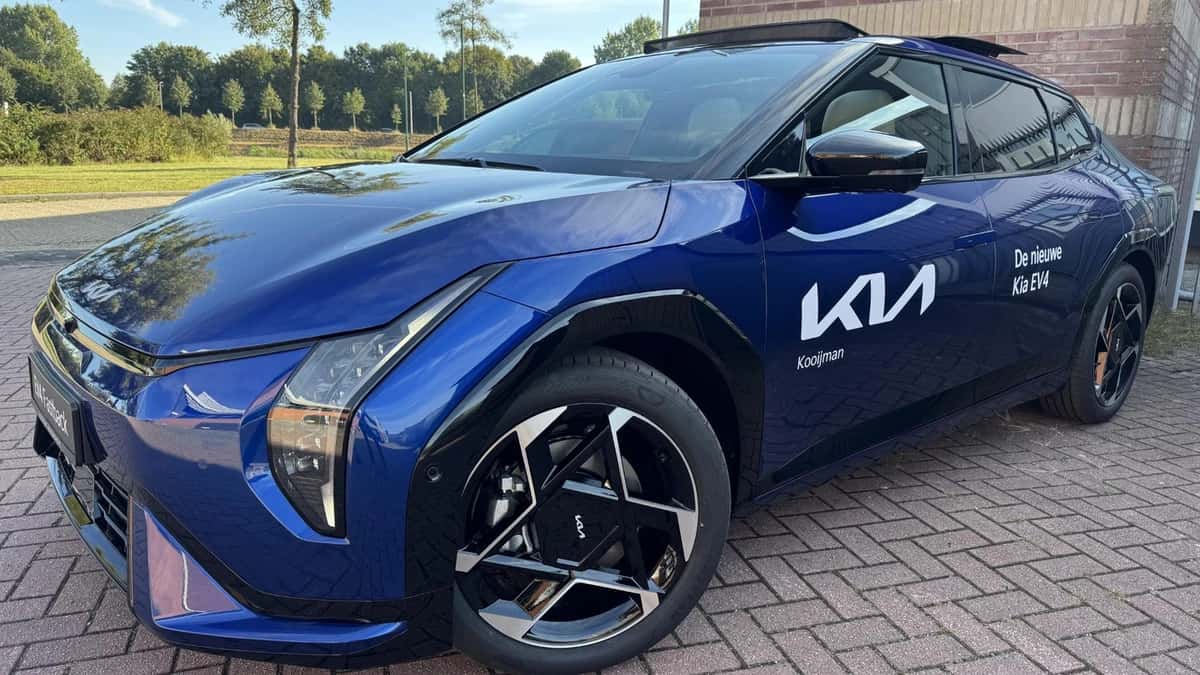 Kia EV4 (2025) — foto 1