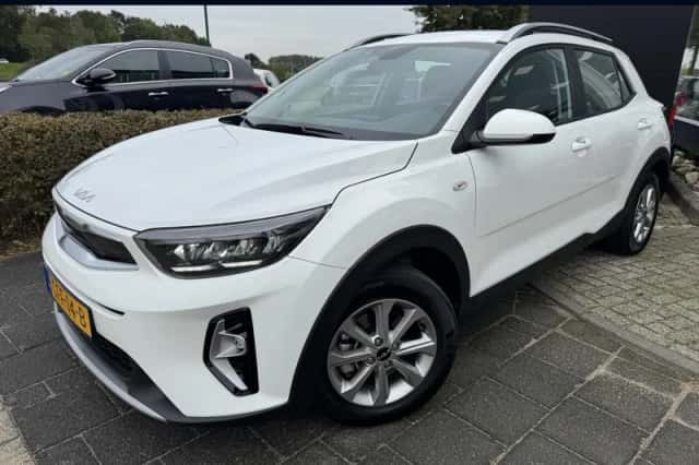 Kia Stonic (2024) thumbnail 1