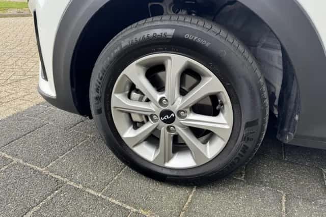 Kia Stonic (2024) thumbnail 2
