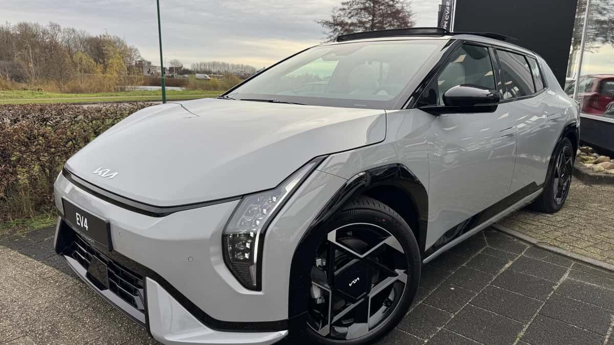 Kia EV4 (2026) — foto 1