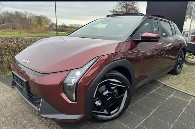 Kia EV4 (2026) thumbnail 1