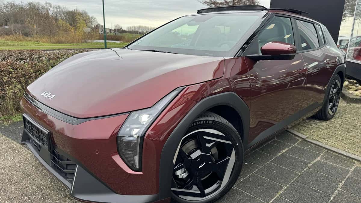 Kia EV4 (2026) — foto 1