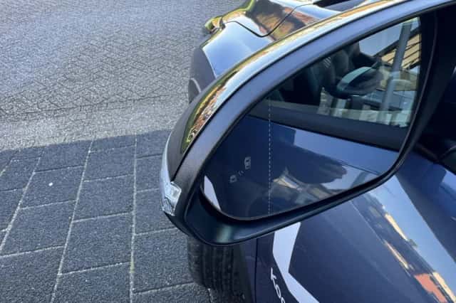 Kia Stonic (2025) thumbnail 3