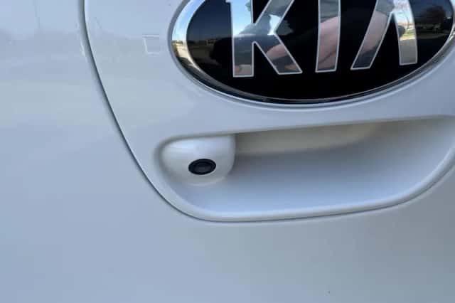 Kia Picanto (2021) thumbnail 6
