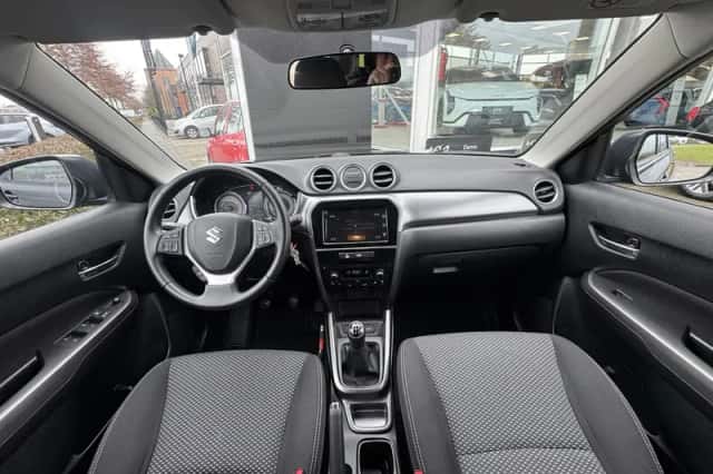 Suzuki Vitara (2018) thumbnail 11