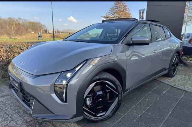 Kia EV4 (2026) thumbnail 1